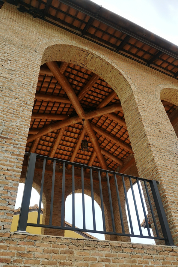 Charpente bois sous arche en briques réalisée à Abbeville