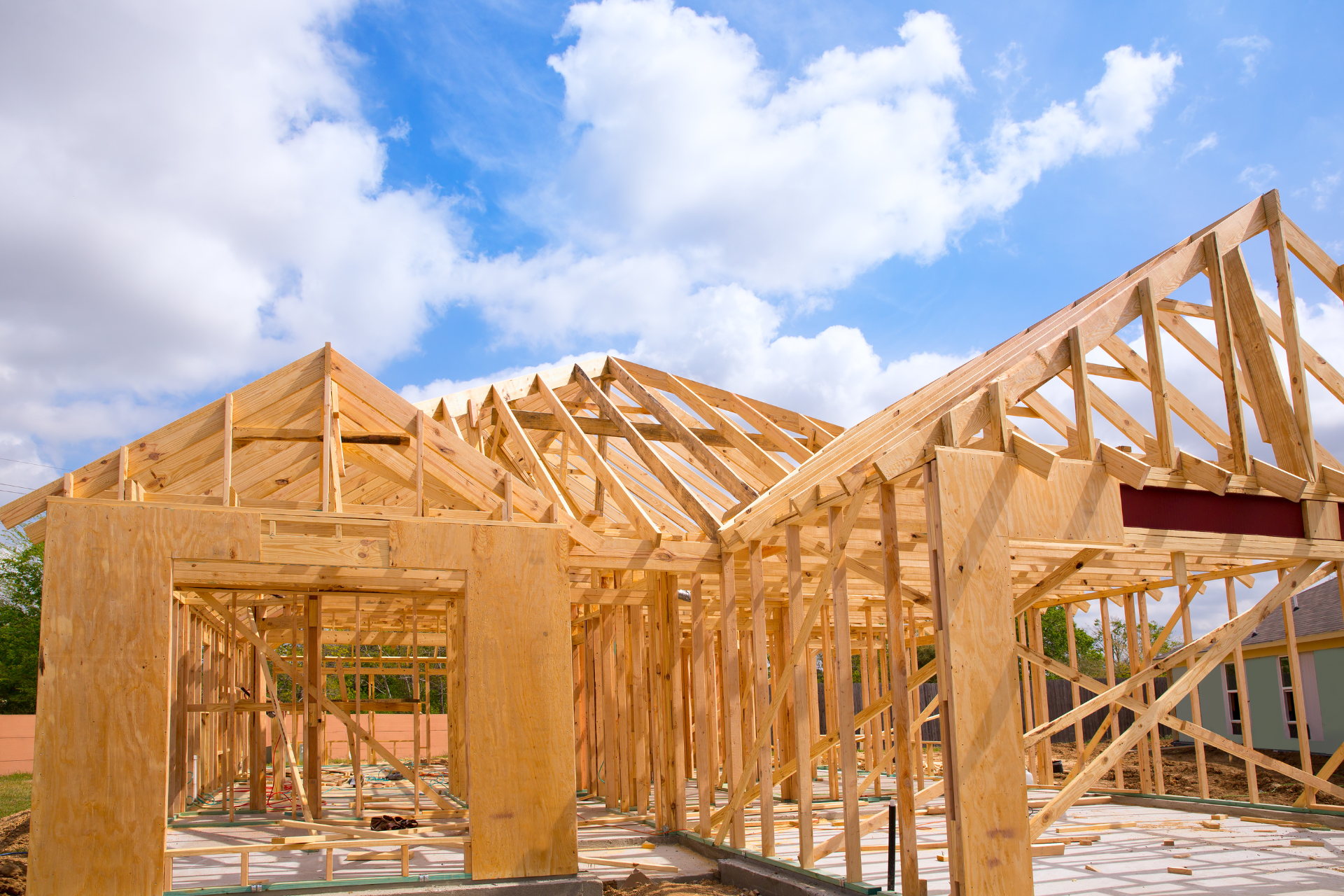 Charpente bois d'une maison en construction à Abbeville